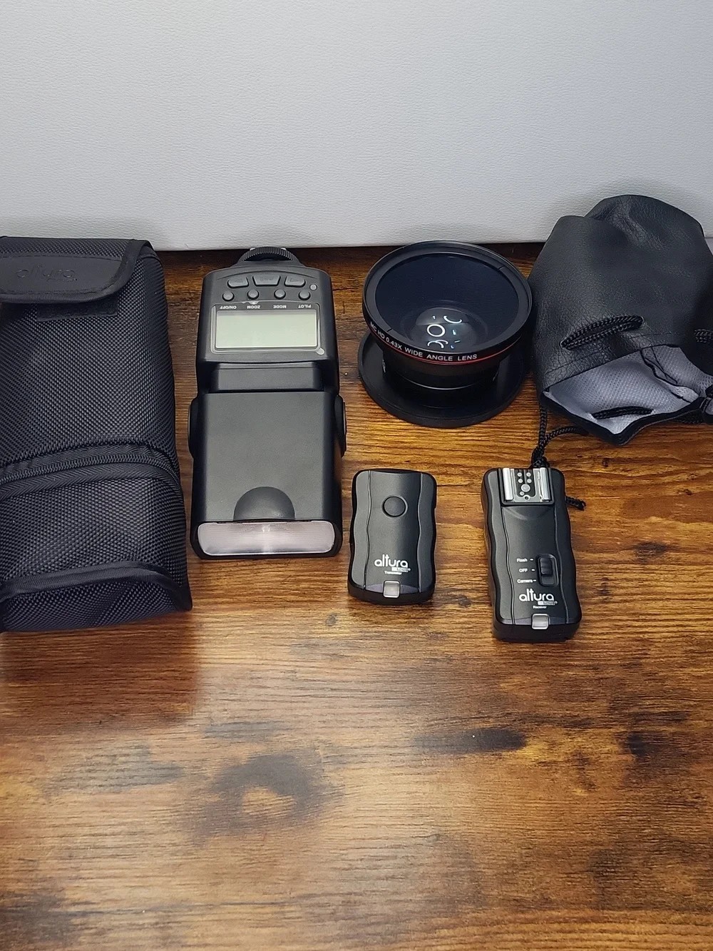 Altura Digital SLR Auto-Focus TTL Flash, .43 Wide Angle, & Wireless Trigger Set.